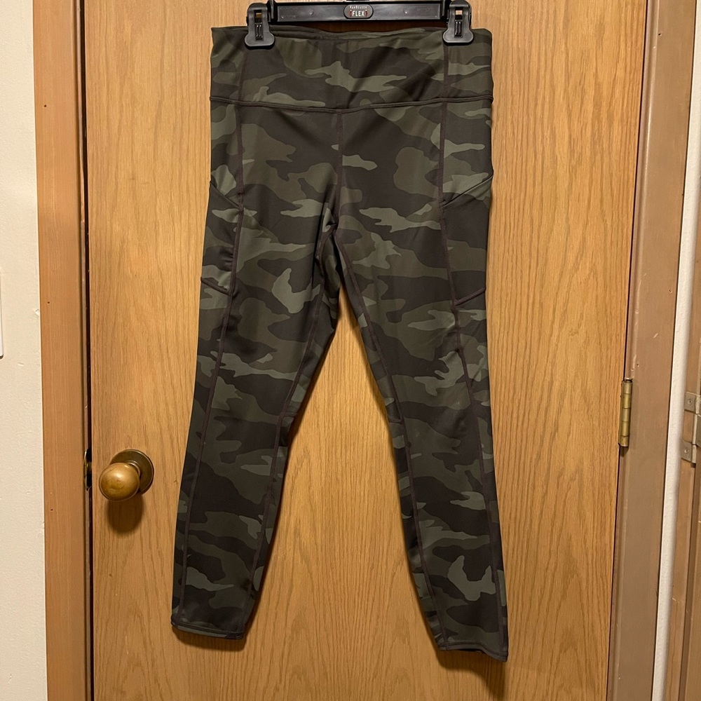 Athleta Camo Elation 7/8 Leggings